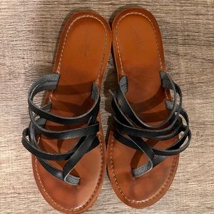 Universal thread sandals